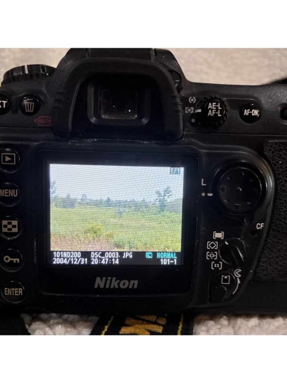 Nikon D200 10.2 MP Digital SLR Camera - Black  With Nikon AF-S 67mm